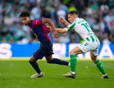 西甲赛季收官在即,球队成绩褒贬不一样